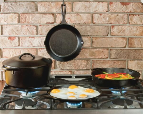 71MXVzyVL._AC_SL1250_.jpg Lodge Cast Iron Skillet with Red Silicone Hot Handle Holder, 12-inch
