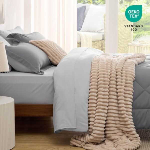 81czRjMH-jL._AC_SL1500_.jpg Bedsure California King Comforter Set - 7 Pieces Reversible Grey Bedding, California King Size Bed Set for All Seasons, Bed in a Bag with Down Alternative Comforter, Sheets, Pillowcases & Shams