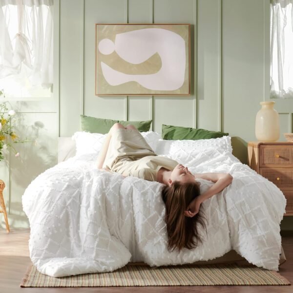 81gd9QYMQZL._AC_SL1500_.jpg Bedsure Queen Comforter Set - White Comforter, Boho Tufted Shabby Chic Bedding Comforter Set, 3 Pieces Vintage Farmhouse Bed Set for All Seasons, Fluffy Soft Bedding Set with 2 Pillow Shams