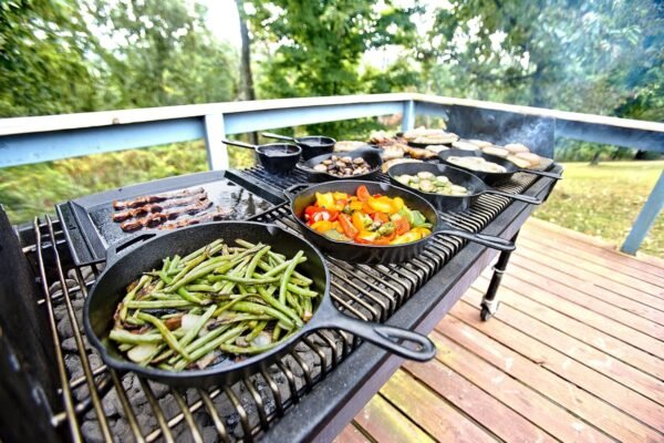 91a5ygm1oCL._AC_SL1500_.jpg Lodge L9OG3 Cast Iron Round Griddle, Pre-Seasoned, 10.5-inch